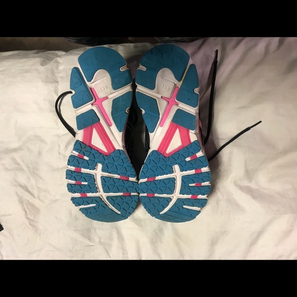 ASICS - Picture 3 of 4